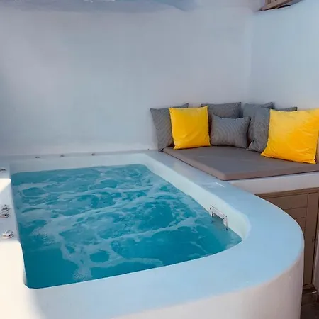 Santorini 180 Degrees Pýrgos