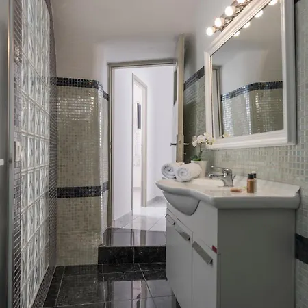 Santorini 180 Degrees فيلة