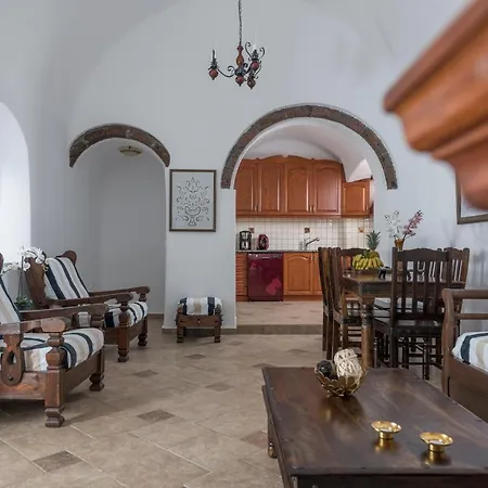 Santorini 180 Degrees Pýrgos