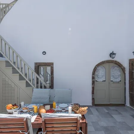 Santorini 180 Degrees Pýrgos