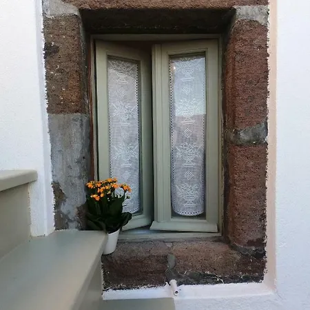 Santorini 180 Degrees