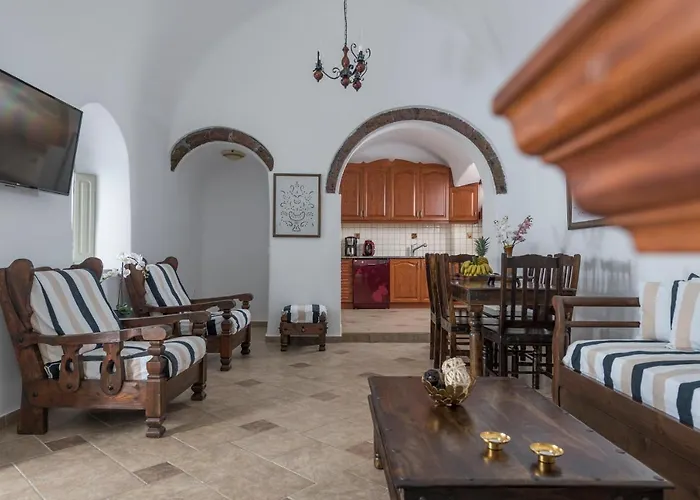 Santorini 180 Degrees Pýrgos