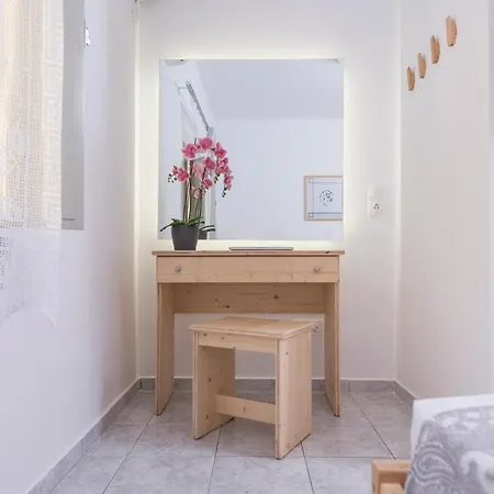 Santorini 180 Degrees