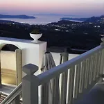 Willa Santorini 180 Degrees